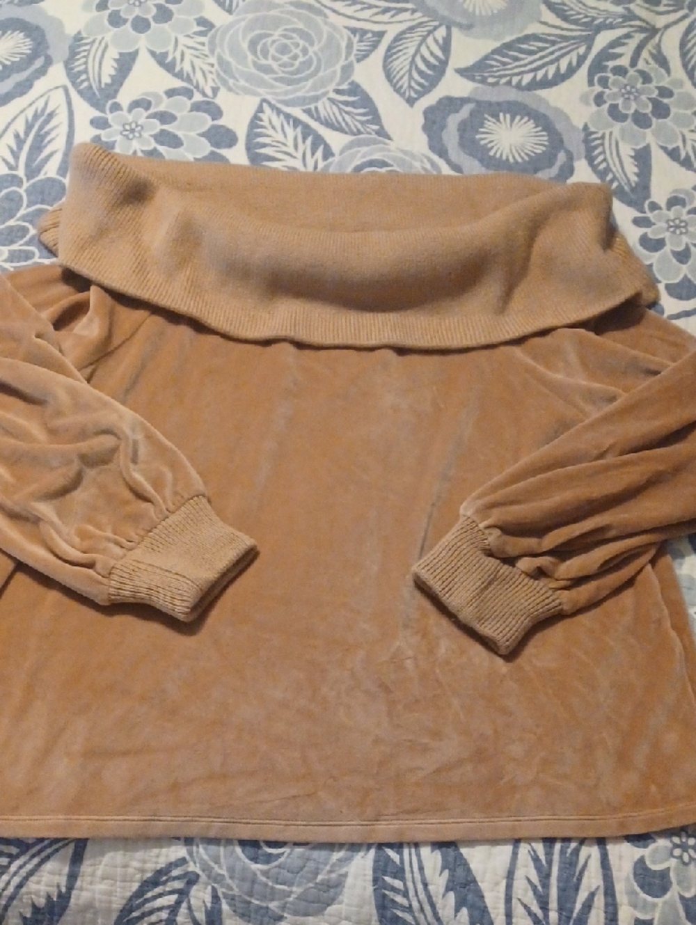 G by Giuliana Velvet Off-the-Shoulder Sweater in Camel Brown Squre Box Shape XL